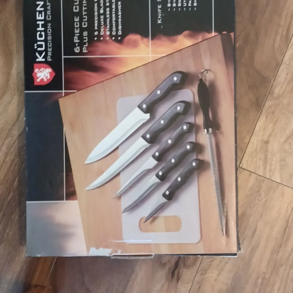 KUCHENSTOLZ 6-Piece Cutlery Set Plus Cutting Board